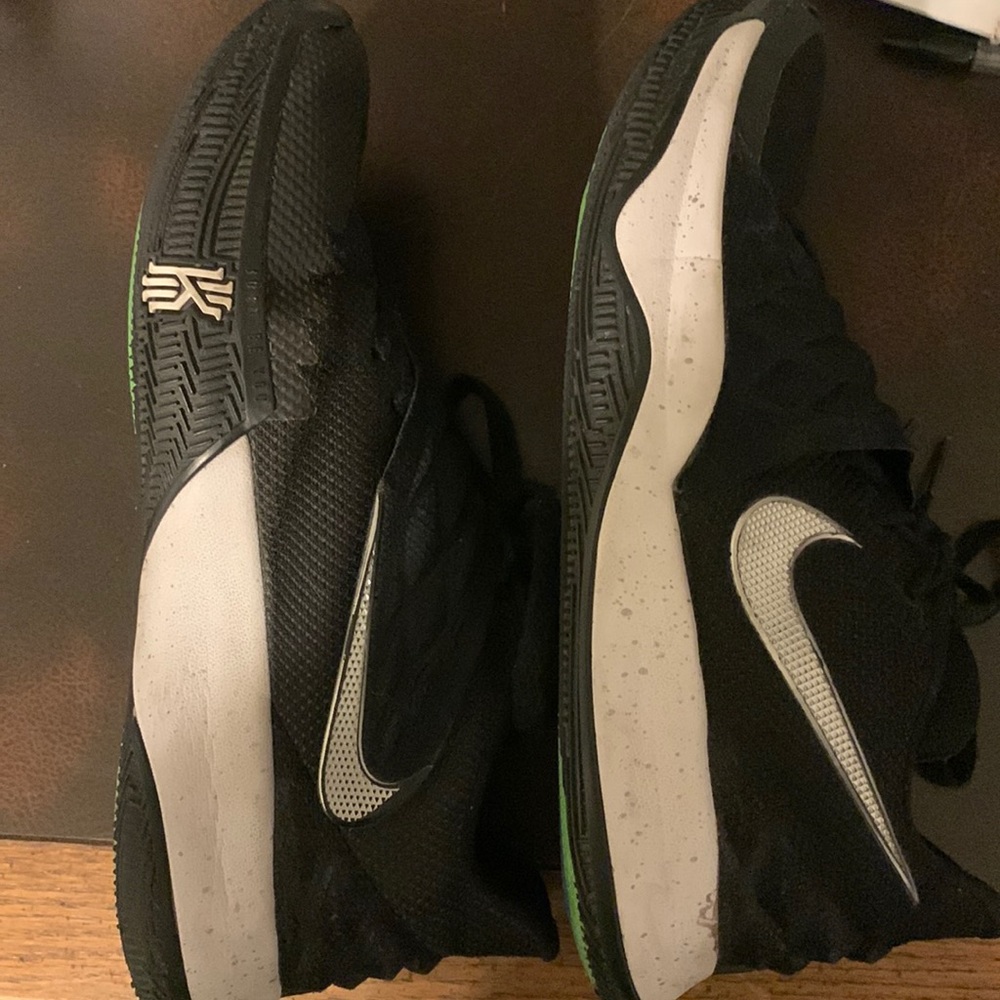 Kyries 1st gen. Basketball Shoes